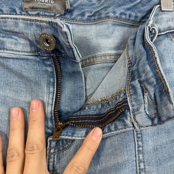 Torrid 5 Inch Vintage Stretch Mid-Rise Short Size 18 - Picture 7 of 10